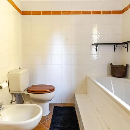 Sea-view Retreat - Pool, Tavern, Fireplace 라팔로