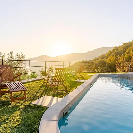 Nyaraló Sea-view Retreat - Pool, Tavern, Fireplace *