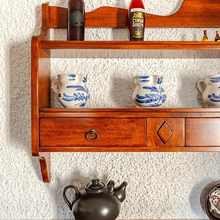 Sea-view Retreat - Pool, Tavern, Fireplace 펜션 라팔로