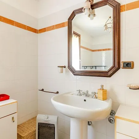 Sea-view Retreat - Pool, Tavern, Fireplace راباللو