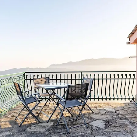Sea-view Retreat - Pool, Tavern, Fireplace بيت للعطل *